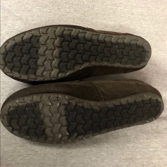 Like new Brown Corduroy slip on shoes by SO. - Picture 3 of 3